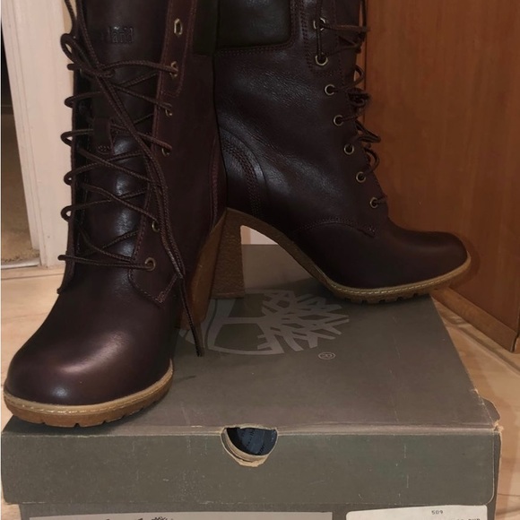 Woman’s timberlands size 7 - Picture 2 of 7